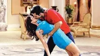 Varun's First Onscreen Kiss With Ileana - BT
