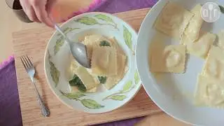 Ravioli z gruszką i gorgonzolą - Allrecipes.pl