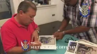 Sultan of Johor : Signing Hari Raya greeting cards, Istana Pasir Pelangi, Johor Bahru, June 2016.