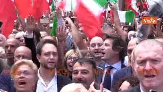 I saluti fascisti dei sovranisti anti-Conte a Piazza Montecitorio