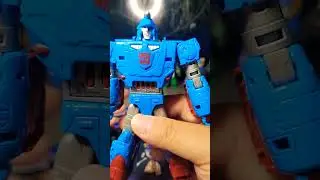 Transformers: Legacy Evolution Autobot Devcon #transformers#actionfigures