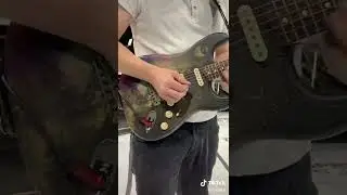 Coldplay's Jonny Buckland playing 'Adventure of a Lifetime' on Electric Guitar