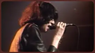 Ramones - Sheena Is A Punkrocker 🎸 (Live on New Years Eve '77, AI Remastered + Lyrics)