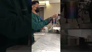 Cara steam susu arahkan steam wan ke arah jarum jam 2 pastikan sedikit miring