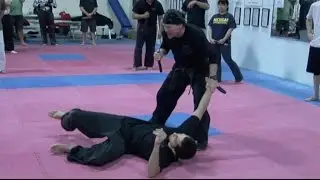 Knife Fighting Takedown Techniques - Knee, Cut, Lock; Self Defense