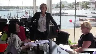 Siv Jensen m&oslash;ter Avigos Monica Bergin Grimstad med flere