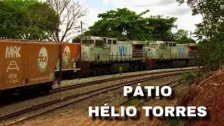 Trem carregado de fertilizantes e trem carregado de grãos no pátio ferroviário de Hélio Torres
