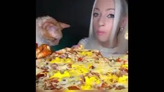 ASMR SHARING FOOD WITH HER CAT 🐈😺 I MUKBANG SHORTS