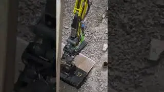 L&auml;mnar skopa. Slussenbygget