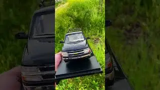 Experience the power of the 2001 Chevrolet Suburban in 1:18 scale - now in stunning black by Welly