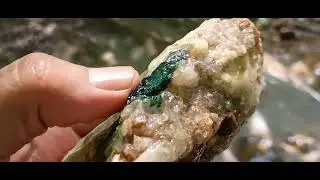 GROTÃO CHEIO DE PEDRAS PRECIOSAS 