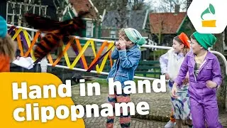 ER ZIT EEN GIGANTISCH BEEST ACHTER ONS AAN! 😱 (Vlog 122) - Kinderen voor Kinderen