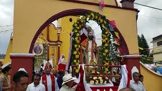 San Andrés Apóstol en procesión por las calles de Acatlán Veracruz su pueblo bendecido