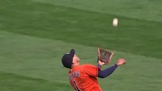 HOU@SEA: Correa makes an outstanding catch on the run