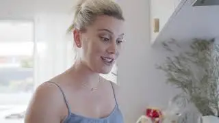 La Banderita TV + Justine Schofield - Fried Prawn Tacos
