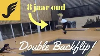 8 jaar oude jongens doen double backflip - Jumping Jack