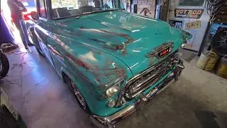 Продаются: грузовики Chevy 1957 года, Chevy 1966 года и Ford 1964 года! K&K Salvage в Мэдисонвилл...