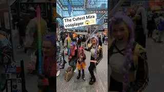 When the cutest Mira cosplayer found me at New York Comic Con 😱 #kpopdemonhunters #huntrix #cosplay