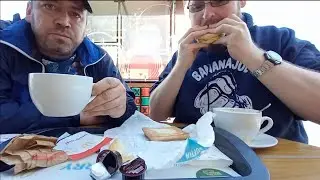 Ich esse zum ersten mal Frühstück bei McDonald's |MUKBANG|