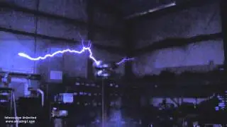 Big Tesla Coil (6.5 feet tall) Testing