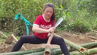 Single life | Build a bamboo house frame, connect the bamboo trees together firmly .
