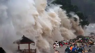 Huge waves and a storm hit the coast of Antalya! Flood in Turkey