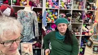 Вязание происходит у друзей и на встречах с мастерами рукоделия &mdash; спасибо за Рождество!