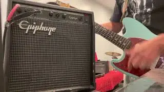 Epiphone EP-800 Solid State Guitar Amp 8&rdquo; Speaker 3 Band EQ / Distortion / Headphone Jack Korea