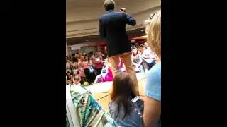 Dr. Oz at Westfield Broward Mall - 1 sec. Video