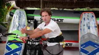 Kitesurf lessons: Best position to hold a Kitesurf bar - Beginner - Yoaneye