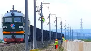 BERTENAGA BADAK !! LOKOMOTIF DF4B TARIK 15 GERBONG BALLAST UNTUK DITABUR DI AREA STASIUN TEGALLUAR🚆