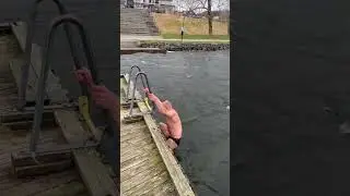Norway. Winter swimming in cold water. Моржевание.