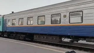 тепловоз ТЭП33А 0015 жолаушылар пойызымен номер 7 Алматы Саратов станция Шиелі
