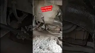 Mahindra XUV500 brake pipe damage #shortvideo #mahindra #xuv700 #xuv500 #video by rntcarservice