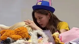 Idols Fixing Each Other’s Hair Part 12 - Girl Group Version