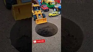 mc jcb pushing autorickshaw tractor near red car white blue cars in pit #jcb #jcpbackhoe p 960u