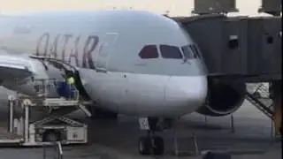 **CLOSE-UP** Qatar Airways 787 (A7-BCX) at Doha Airport!