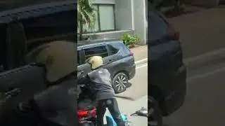 live! Riding P2P bus from ATC Alabang to Greenbelt Makati, saw this rider standing up from fall.