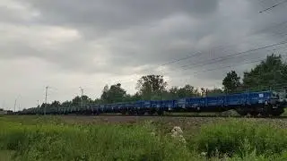 ET22-761 z platformami i autolawetami