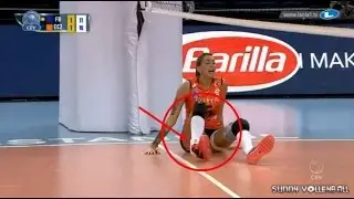 Thaisa Daher Pallesi Eczacibasi Vitra No.6  leg horror injury