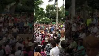 M&uacute;sica y Baile en el Parque Kennedy en Miraflores , Lima , Per&uacute;