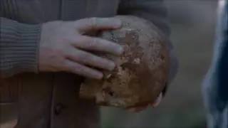 Kachličky a masovej hrob (Svět pod hlavou)