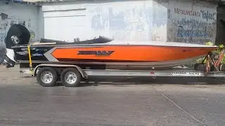 Rotulaci&oacute;n Wrap Zuraly Racing Boat