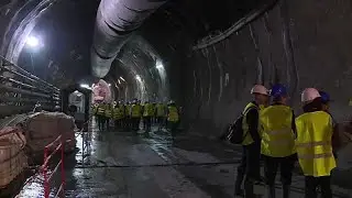 Italy's prime minister halts project to build train line to France