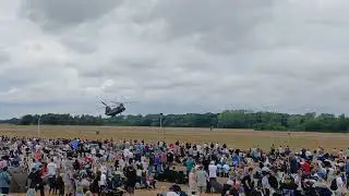 RAF chinook doing a demo role. Pure agility on these. Sounded amazing as well
