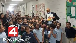 Darnell reads to Regent Park Scholars Academy