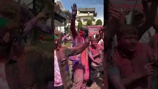 HOLI VIBES ALERT! Colors, music, and masti are in the air! 🌈  Catch a glimpse of #jubinnautiyal