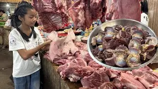 Market show: Chef Pich buy pork head and chicken gizzard for cooking - Cooking with Sreypich