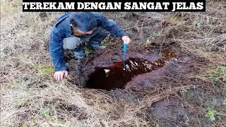 Отчаянно пытаясь поймать рыбу в гигантской священной яме, они обнаруживают, что в ней скрывается ...