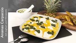 Ananas Carpaccio mit Joghurt und Minzpesto / erfrischend fruchtig